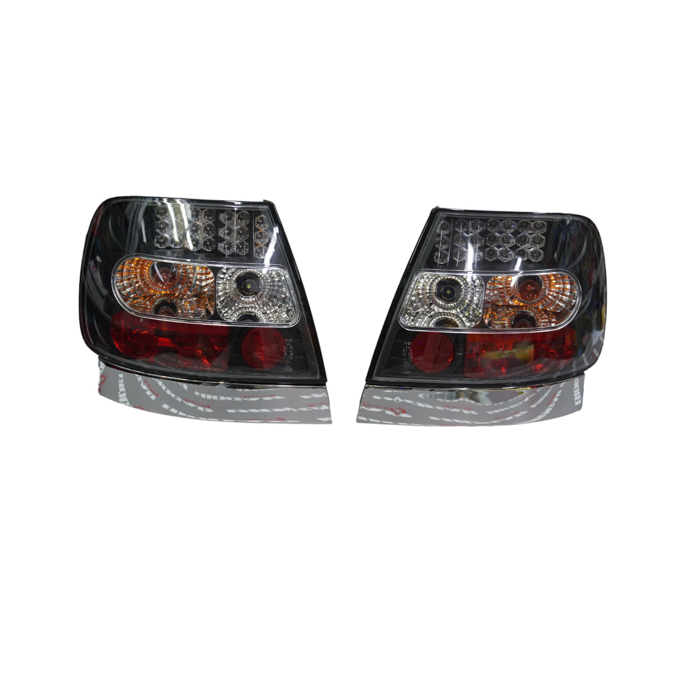DSC06391-Photoroom.jpg Focos LED Audi A4 B5 4p sedan 95-00 fondo negro - Imagen 1