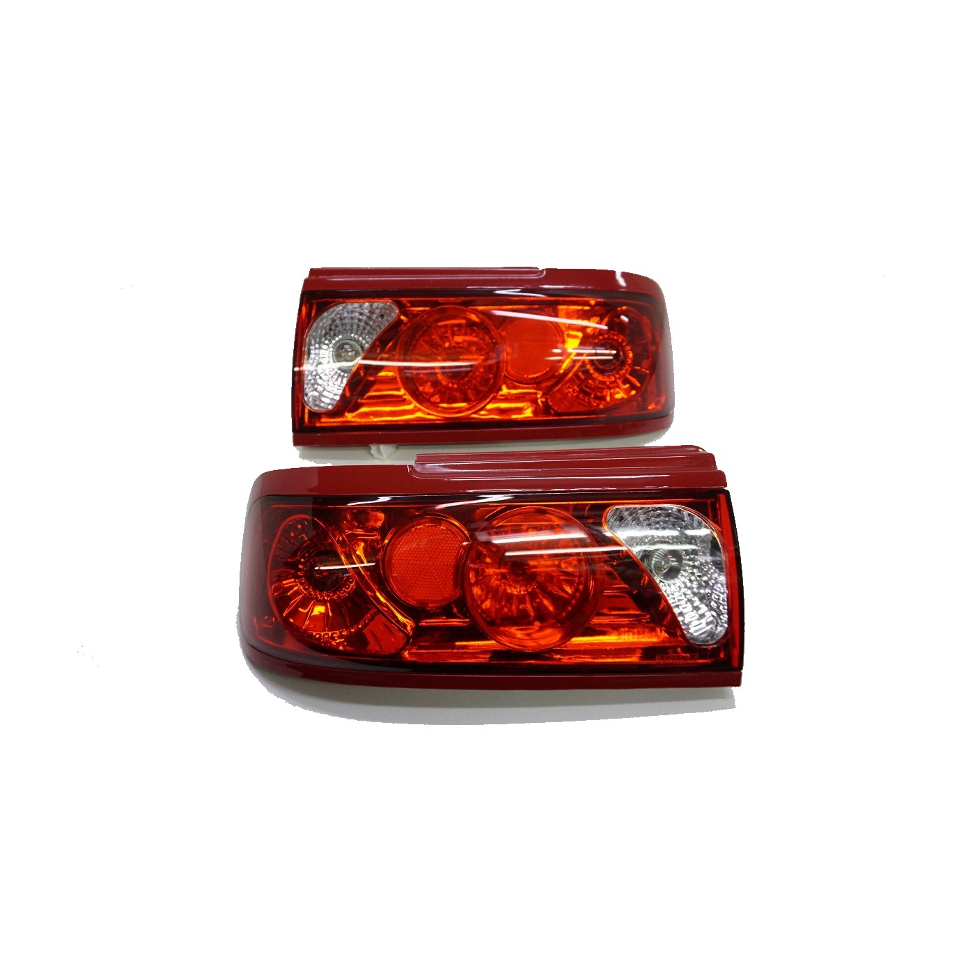 foco-nissan-v16-rojo-diforza-3.jpg Focos traseros Nissan sentra B13 V16 91-10 fondo rojo euro - Imagen 1